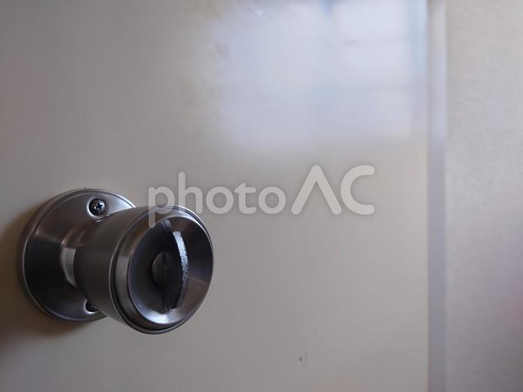 ドアノブと扉（コピースペース） ドアノブ,扉,ドアの写真素材