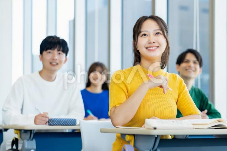 授業を受ける大学生 大学,授業,大学生の写真素材