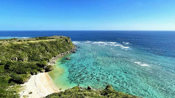 絶景の沖縄の青い海と空 果報バンタ 絶景の沖縄の青い海と空 果報バンタ 海,沖縄,絶景の写真素材