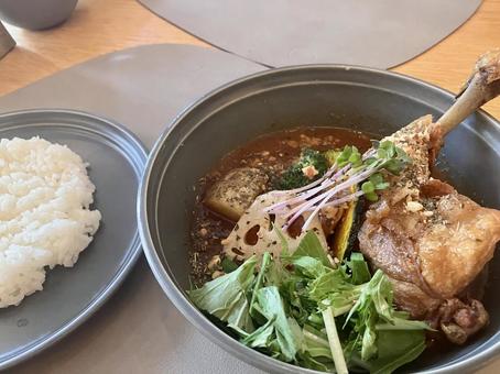 彩り野菜とパリパリチキンのカレー 彩り野菜とパリパリチキンのカレー カレー,プレート,チキンの写真素材