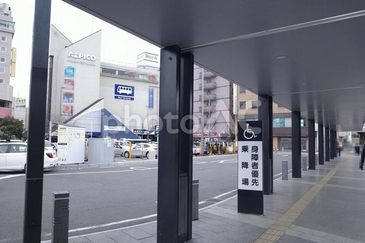 松本駅のお城口（東口）正面の一般車乗降場 松本駅,松本,駅舎の写真素材