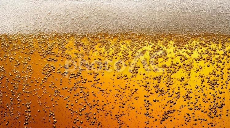 炭酸が弾けるビールの泡・飲み物・冷たい ビール,炭酸,泡の写真素材