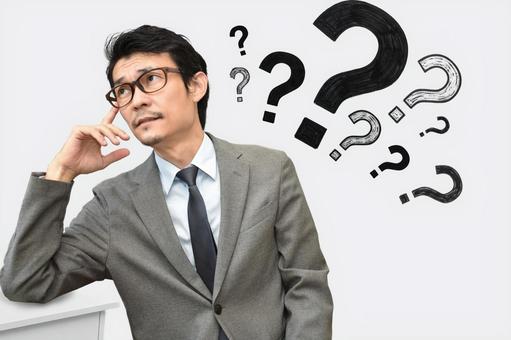 クエスチョンマークとビジネスマン ビジネスマン,考える,疑問の写真素材