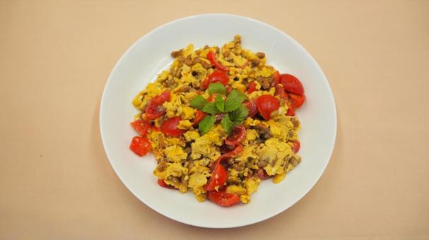 手作り・納豆とミニトマトの卵炒め 納豆,ミニトマト,卵炒めの写真素材