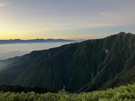空木岳と雲海 空木岳と雲海 朝日,日の出,大滝山の写真素材