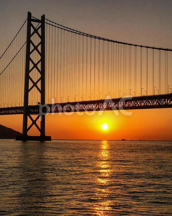 夕景・明石海峡大橋 夕景,明石海峡大橋,海の写真素材