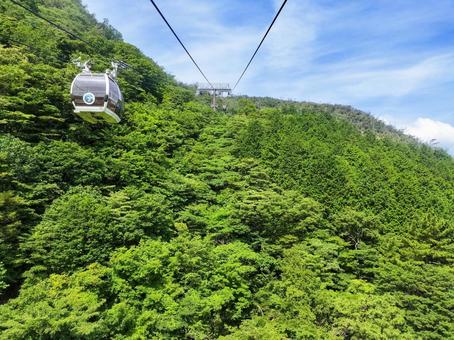 箱根ロープウェイ早雲山駅~大涌谷駅間 箱根ロープウェイ早雲山駅~大涌谷駅間 箱根ロープウェイ,早雲山,ゴンドラの写真素材