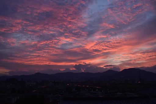 ちょっと低い夕やけ雲 ちょっと低い夕やけ雲の写真
