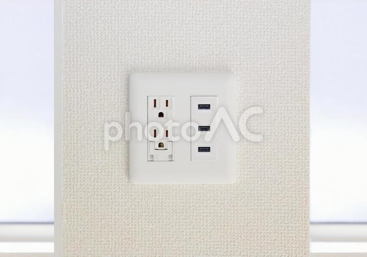 USBポート付き家庭用コンセント コンセント,usb,usbポートの写真素材