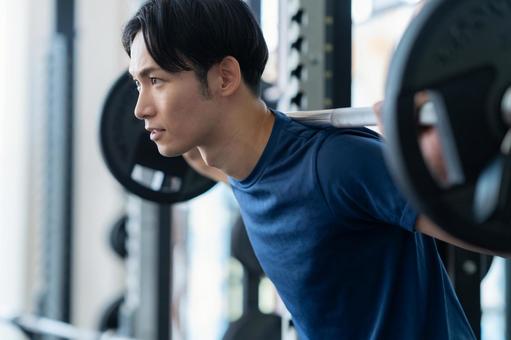 スポーツジムでトレーニングをする若い男性 スポーツジム,フィットネス,ダイエットの写真素材