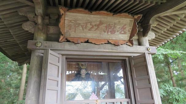 高館義経堂　義経堂　源義経の木像　扁額 高館義経堂,源義経,武蔵坊弁慶の写真素材
