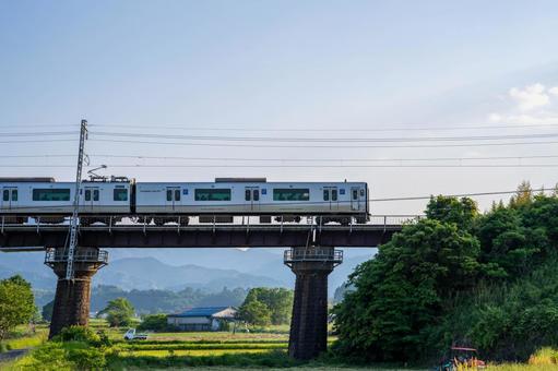 鉄橋を走る電車 鉄橋を走る電車 鉄道,電車,列車の写真素材