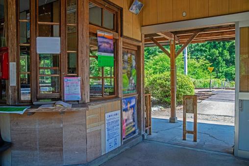 田舎の駅 因美線美作河井駅 田舎の駅 因美線美作河井駅 駅,駅舎,ホームの写真素材