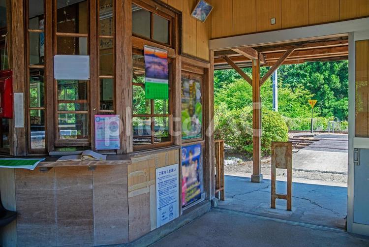 田舎の駅　因美線美作河井駅 駅,駅舎,ホームの写真素材