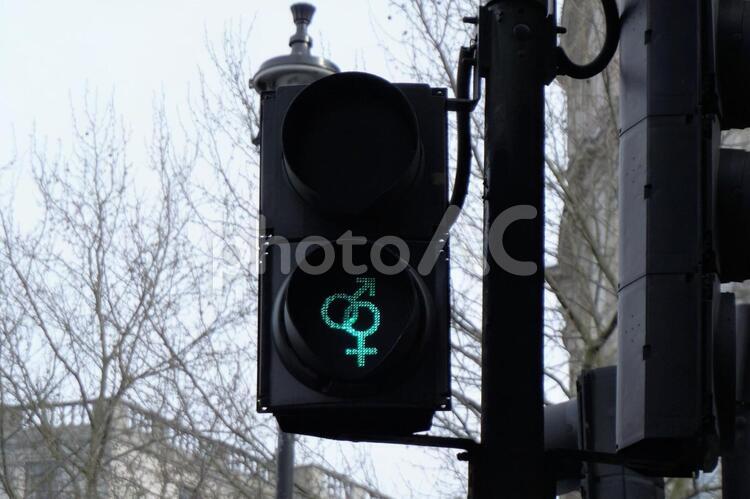 男女マークの信号 trafalgarsquare,アイコン,イギリスの写真素材