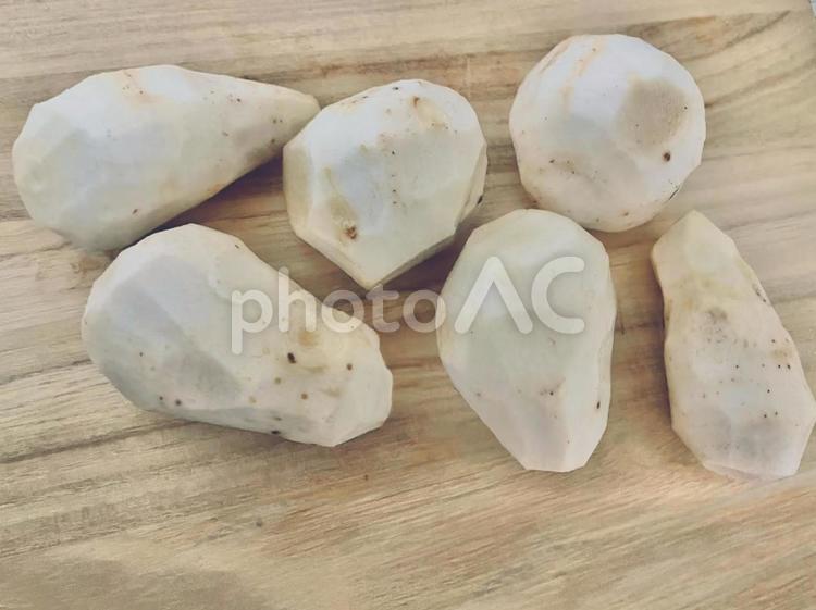 皮をむいた里芋 里芋,白い,新鮮の写真素材