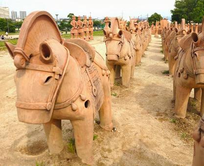 今城塚古墳公園の埴輪2　大阪府高槻市 今城塚古墳公園,埴輪,いましろ大王の杜の写真素材