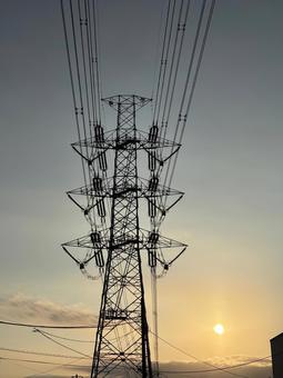 トワイライトの鉄塔 送電線,鉄塔,電力の写真素材