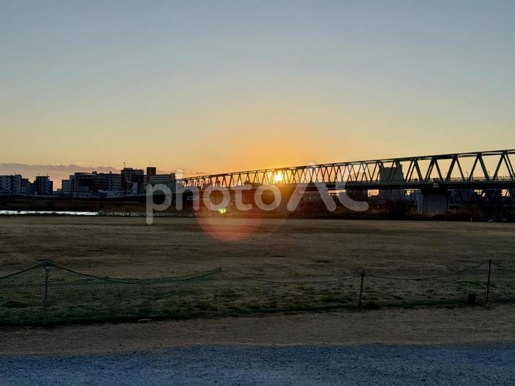 夕方の荒川の河川敷 快晴,夕方,夕焼けの写真素材