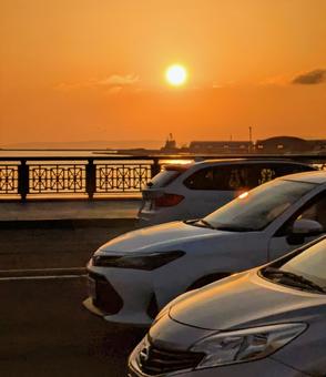 北海道(釧路)夕焼け 夕日と車 北海道(釧路)夕焼け 夕日と車の写真
