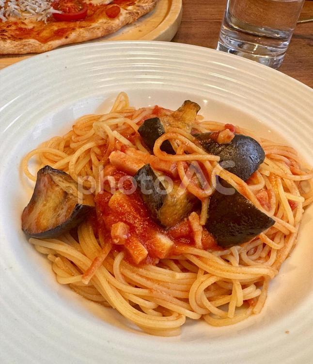 トマトとナスのパスタ トマト,スパゲティ,麺類の写真素材