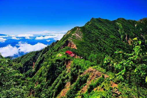 北アルプスの後立山連峰の爺ヶ岳と冷池山荘 北アルプスの後立山連峰の爺ヶ岳と冷池山荘 北アルプス,後立山連峰,爺ヶ岳の写真素材
