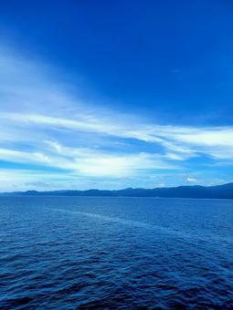 夏の海 津軽海峡と青空 航海 船旅 夏の海 津軽海峡と青空 航海 船旅の写真