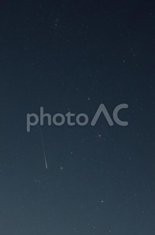 カシオペア座と流れ星 (画像処理無し） カシオペア座,流れ星,星の写真素材