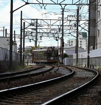 レールの中の嵐電 レールの中の嵐電の写真