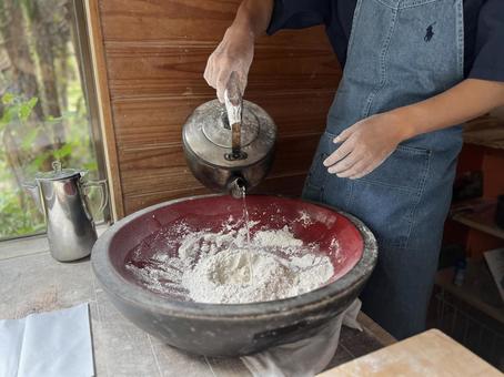 蕎麦打ち体験 エプロン 蕎麦打ち体験 エプロン 蕎麦打ち体験,蕎麦打ち,そば打ちの写真素材
