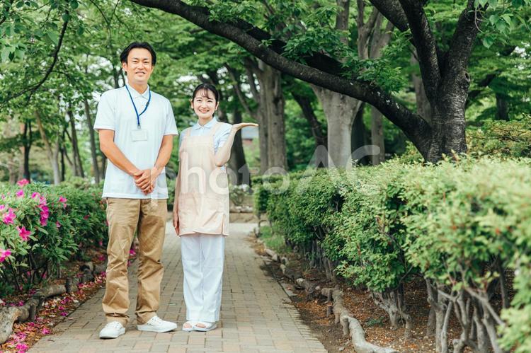 医療・介護・福祉系の男女スタッフ（全身） 介護士,ホームヘルパー,看護師の写真素材