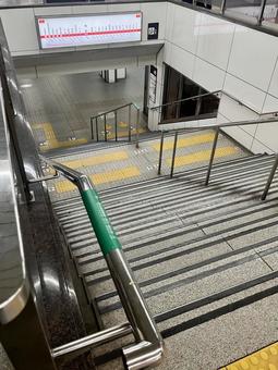 大阪メトロ 駅の階段と日常風景 大阪メトロ 駅の階段と日常風景の写真