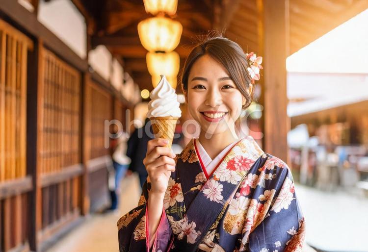 ソフトクリームを持つ着物姿の若い女性 ソフトクリーム,持つ,若いの写真素材