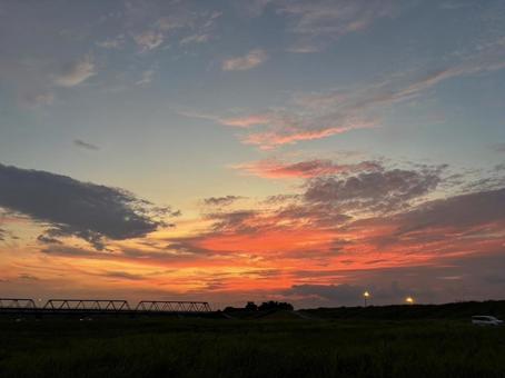 夕焼け 夕焼け 夕焼け,夕方,オレンジの写真素材