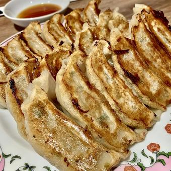 焼き餃子 焼き餃子の写真