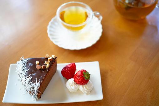 チョコレートケーキとハーブティー チョコレートケーキ,ケーキ,スイーツの写真素材