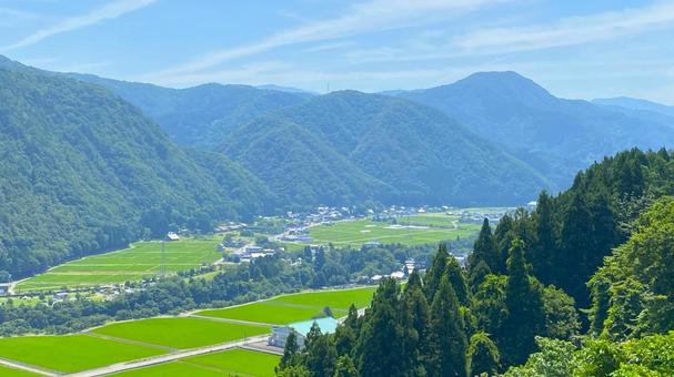 夏の田園風景(石川・白山市@鳥越城址) 夏の田園風景(石川・白山市@鳥越城址) 田舎,田んぼ,田園の写真素材