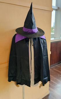 ハロウィンの仮装道具 ハロウィンの仮装道具 布,マント,帽子の写真素材