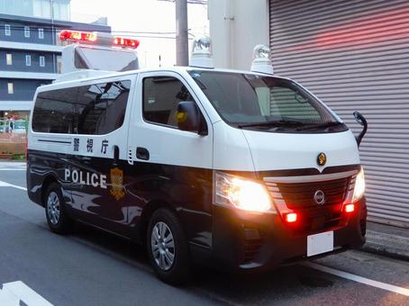 バンタイプのパトカー パトカー,パトロールカー,停車の写真素材
