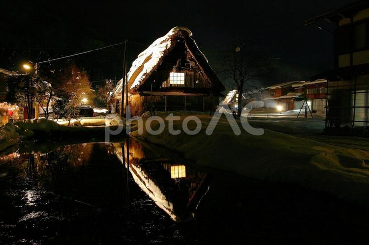 世界遺産白川郷　雪の合掌造りライトアップ 合掌造り,ライトアップ,世界遺産の写真素材