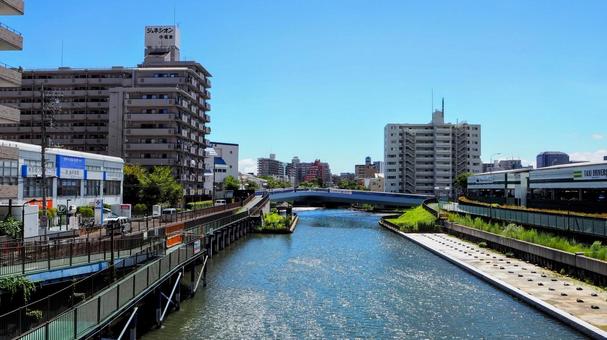初秋の横十間川と街並み(東京都江東区) 初秋の横十間川と街並み(東京都江東区) 初秋,横十間川,運河の写真素材