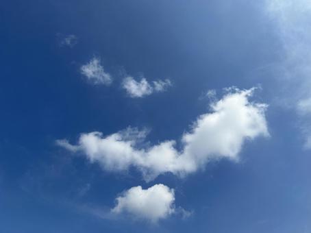 青空に浮かぶ雲のアート 青空に浮かぶ雲のアートの写真