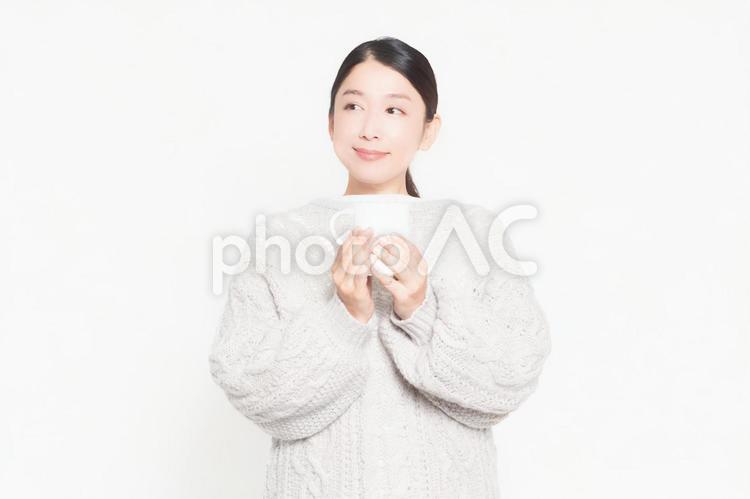 マグカップを持っている主婦 マグカップ,飲み物,女性の写真素材