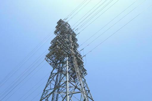斜めからみた送電鉄塔と空 斜めからみた送電鉄塔と空 電線路,電線,青空の写真素材