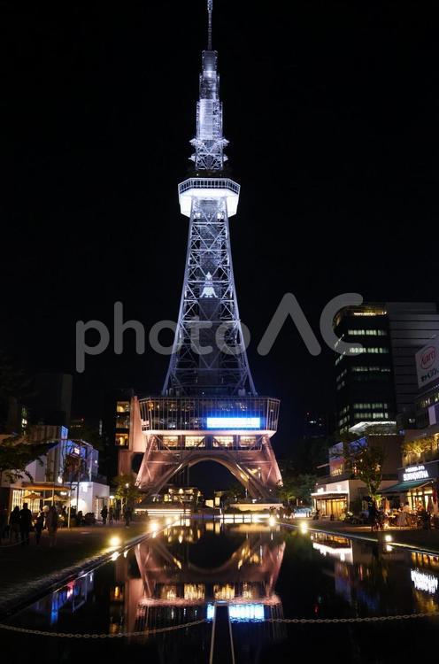 １０月上旬の名古屋テレビ塔のライトアップ 背景,名古屋テレビ塔,テレビ塔の写真素材