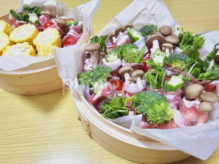 豚肉の野菜せいろ蒸し(2段) 豚肉の野菜せいろ蒸し,豚のせいろ蒸し,せいろ蒸しの写真素材