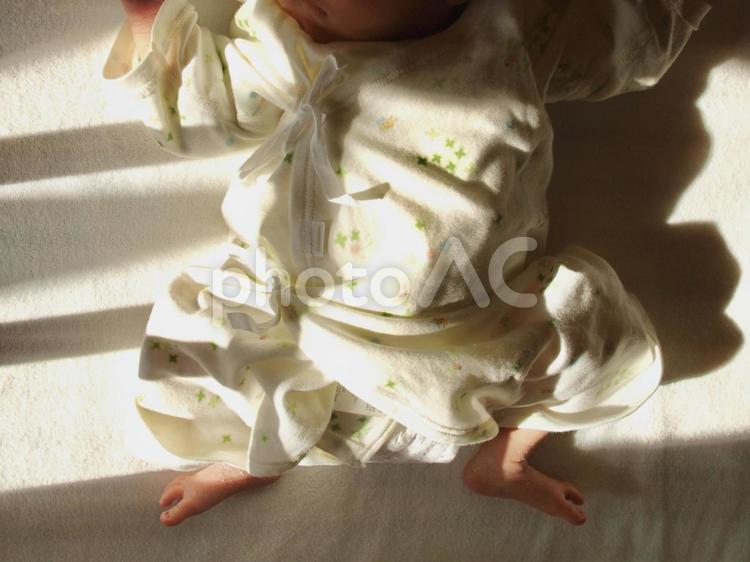 陽だまりのおひる寝 赤ちゃん,ベビー,出産の写真素材