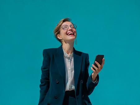 成功を掴む女性のポートレート 成功を掴む女性のポートレートの写真