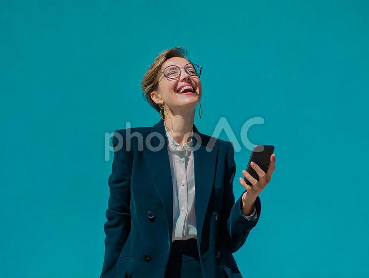成功を掴む女性のポートレート 女性,40代,心理学者の写真素材