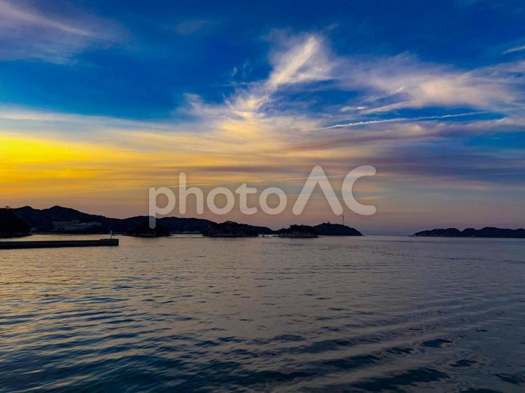 伊勢湾フェリーからの風景03 伊勢湾,フェリー,夕焼けの写真素材